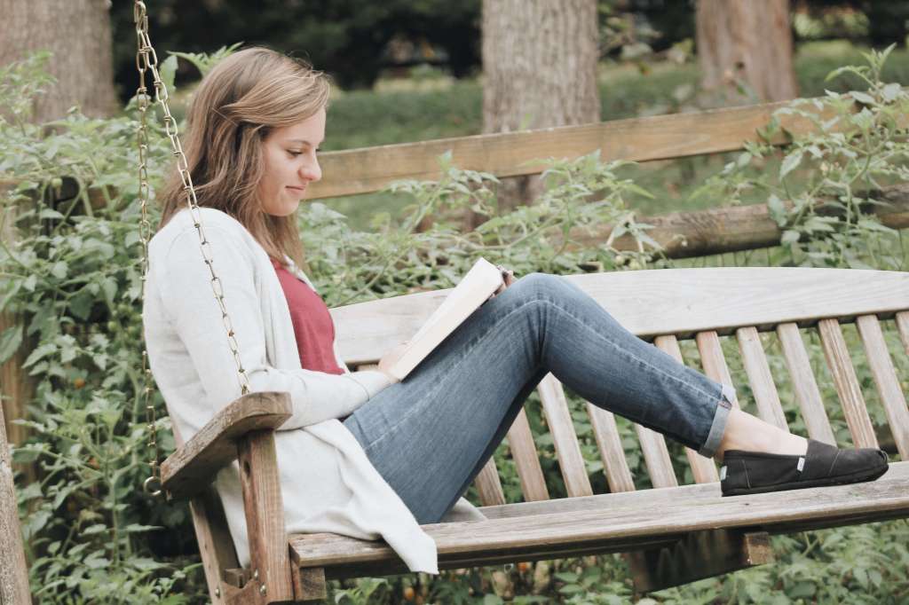 5 Books Every Christian Single Girl Should&nbsp;Read
